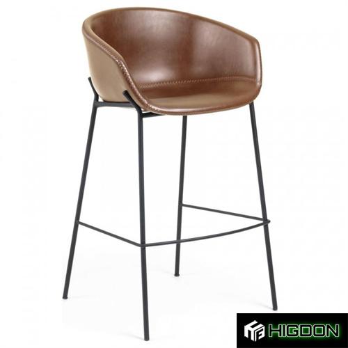 Versatile and stylish bar stool with footrest