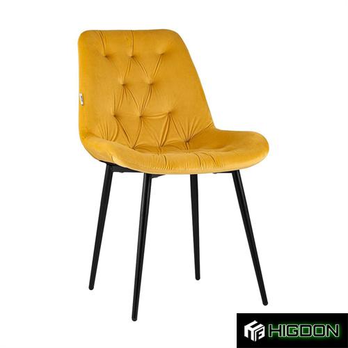 Luxurious tufted velvet dining chair